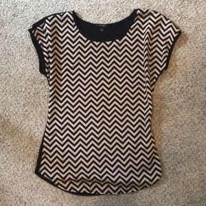 *Like New* Flattering Top
